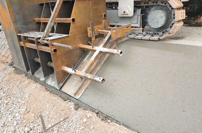 NC1300在甘肃酒泉马鬃山做的路缘石