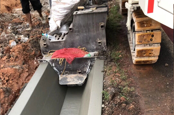 NC1300在江西宜春市做的边沟滑模施工