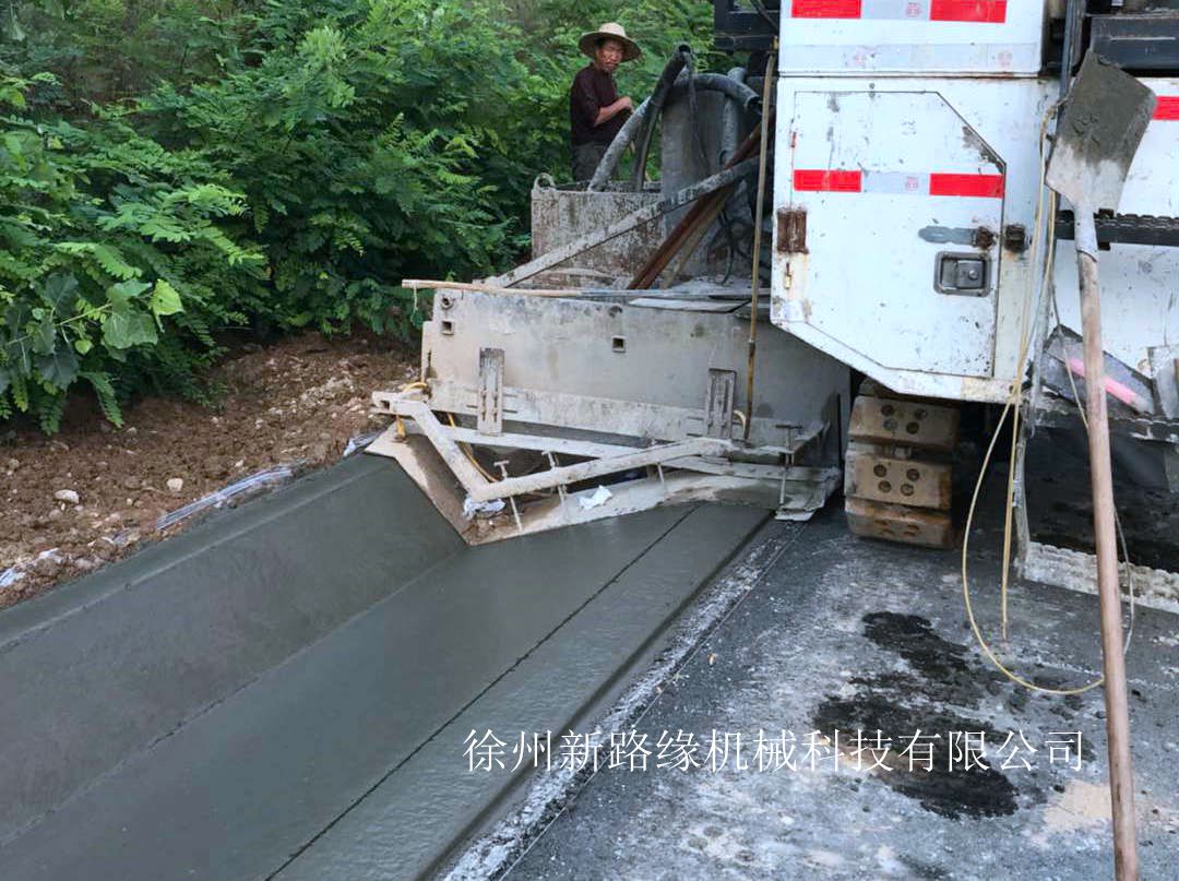 混凝土摊铺机的施工技术、安全操作