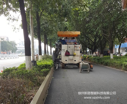 滑膜摊铺机.jpg 滑膜摊铺机.jpg