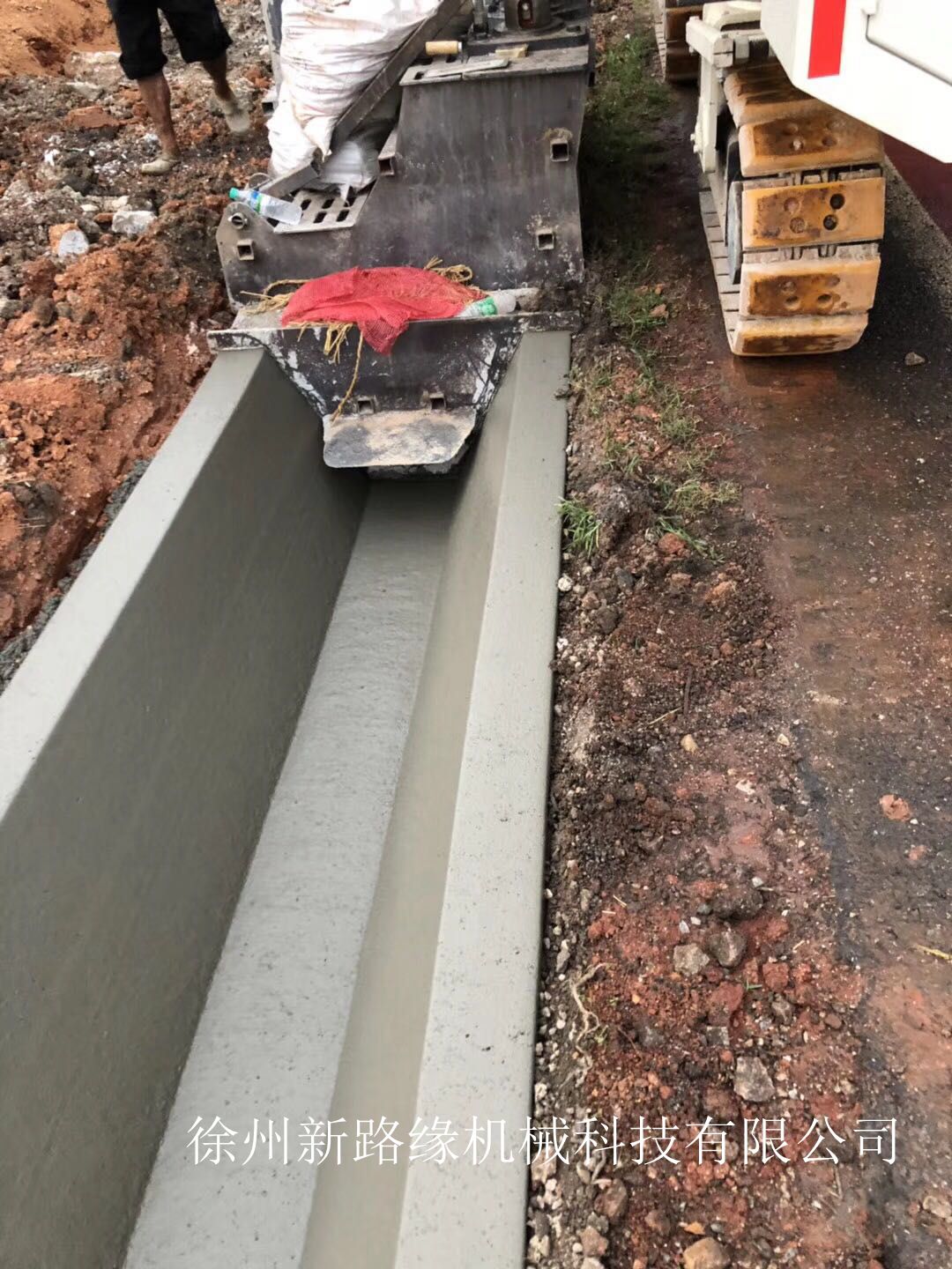 路缘石滑模机的发展趋势