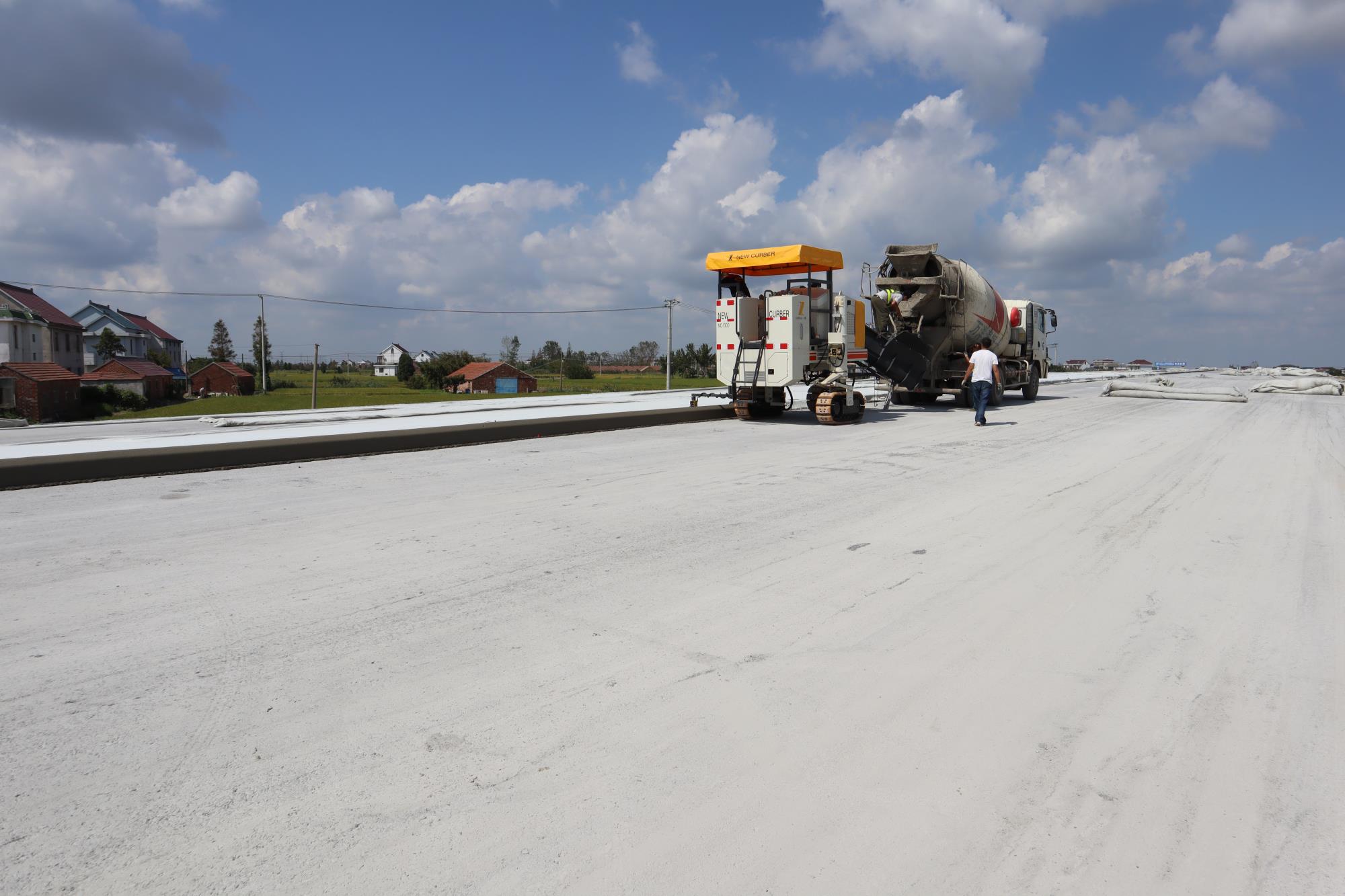 混凝土滑模摊铺机：灵活度越高 能力也就越大