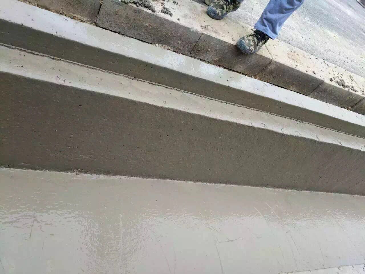 路缘石滑模机在滑模施工中混凝土的要求