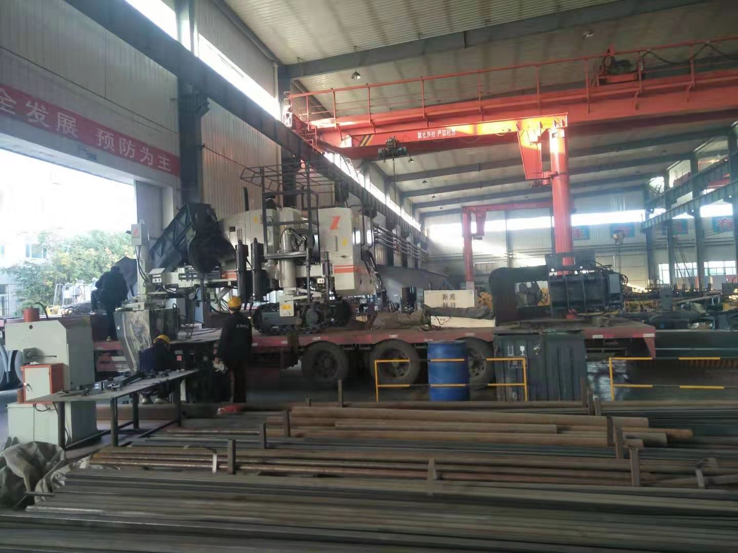 发车！新路缘混凝土滑模摊铺机发襄阳枣阳，助力公路修筑