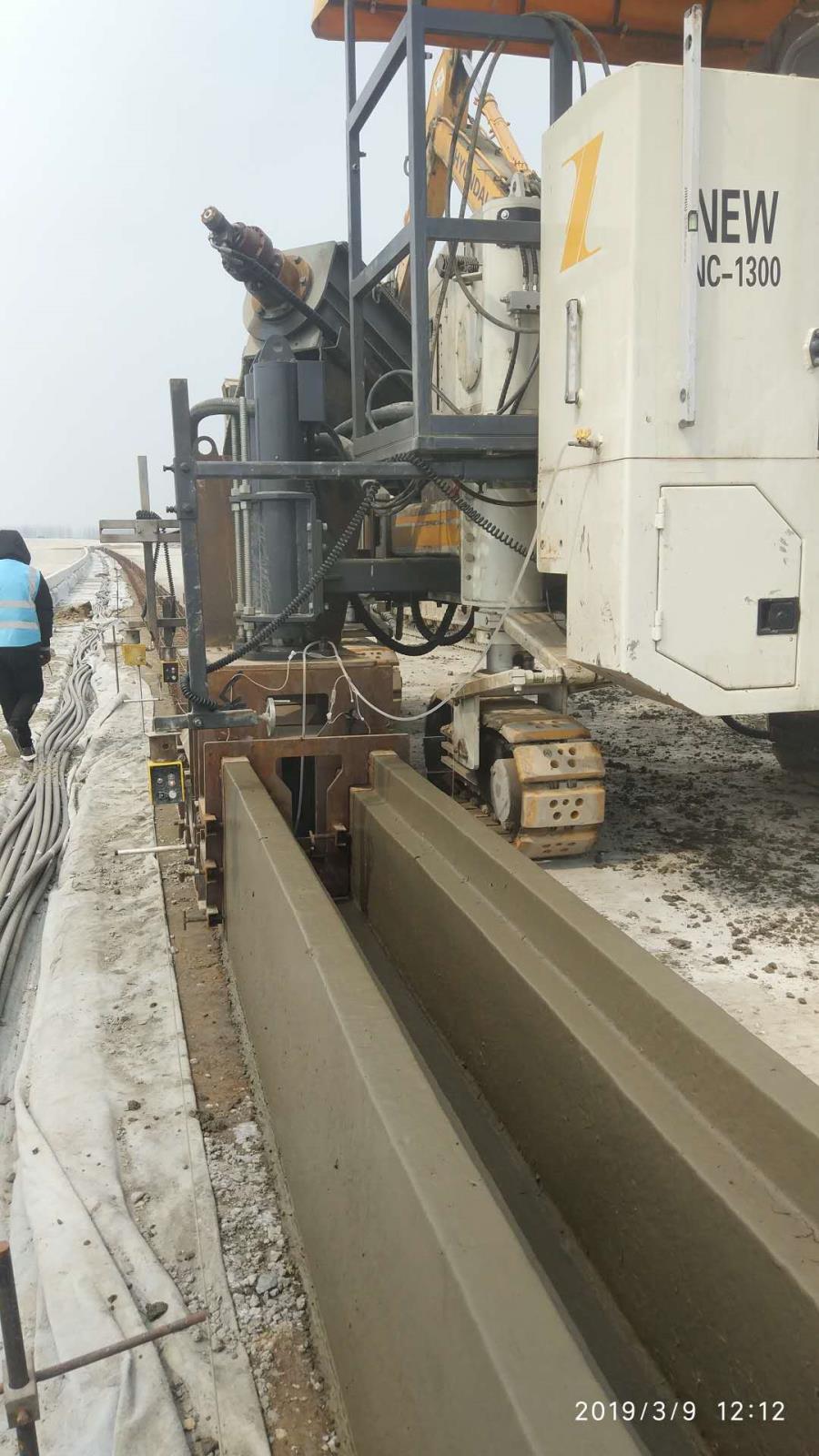 水泥混凝土路面弯道施工对混凝土滑模摊铺机的技术要求（下）