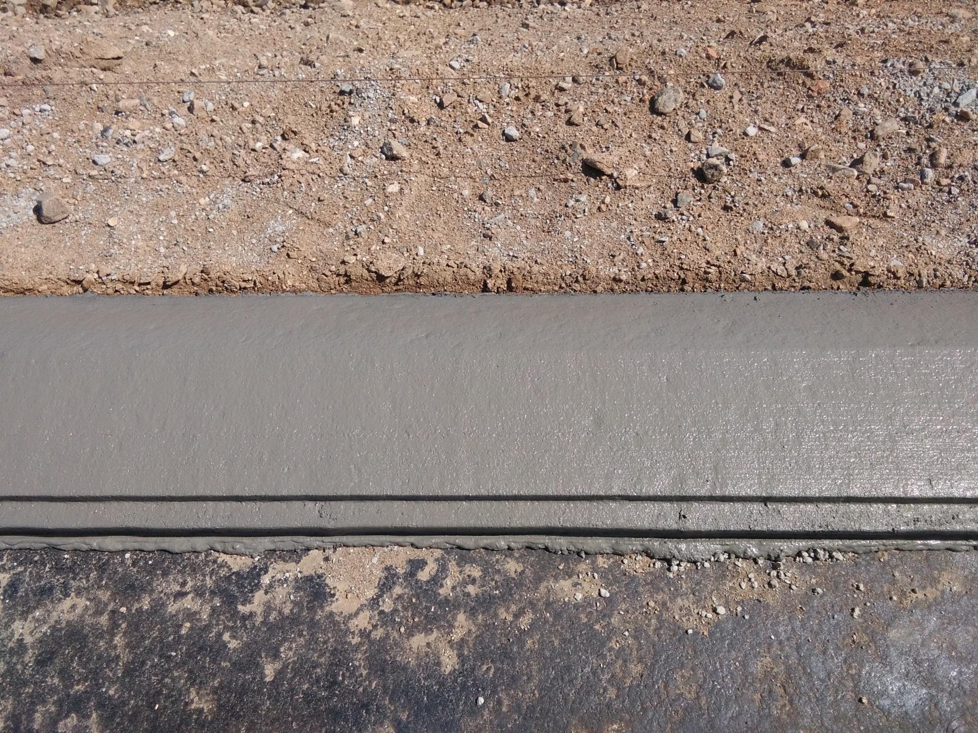 混凝土路缘石滑模摊铺机施工乡村混凝土路面的质量控制