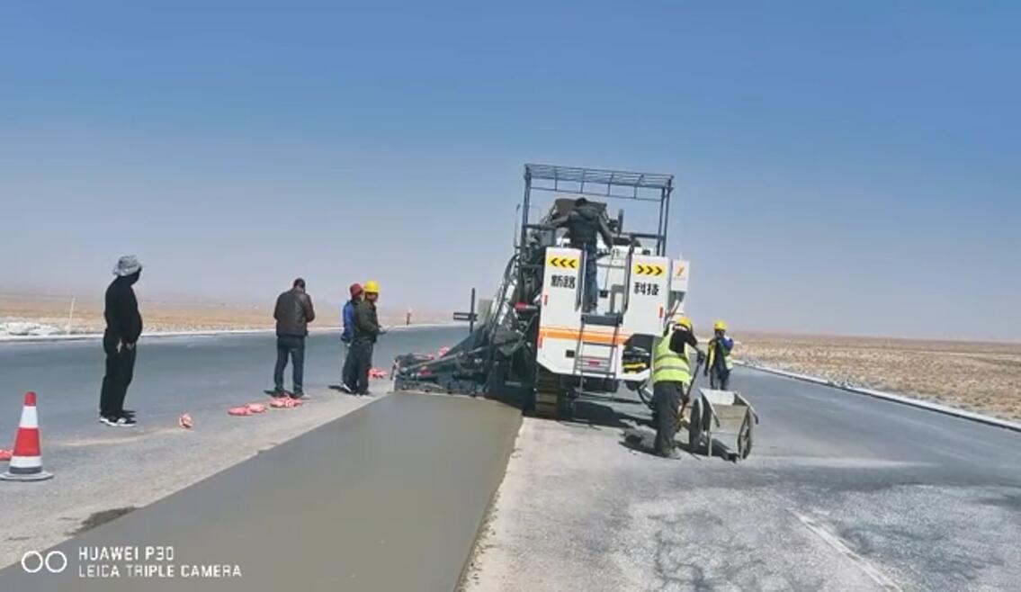 新路科技新突破-NC1300混凝土滑模摊铺机滑模2米宽路肩