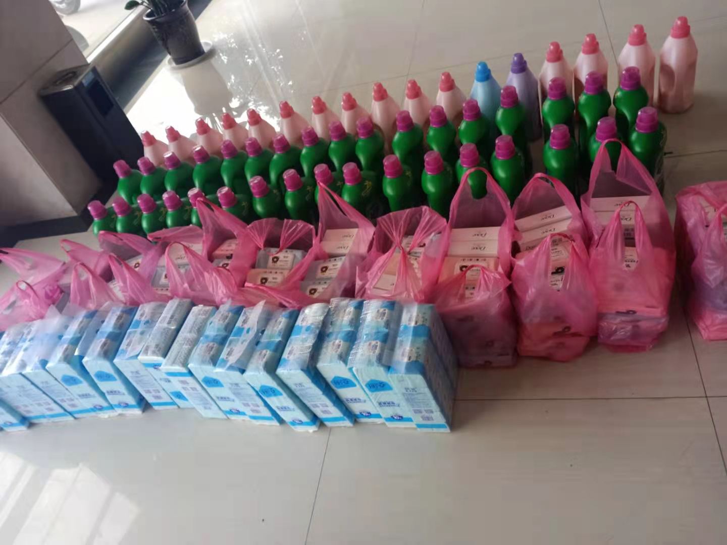 三八女神节公司给各位女神发福利了