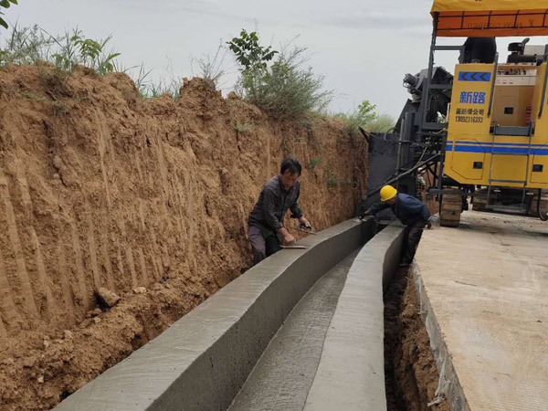 山西武乡排水沟-1.jpg 山西武乡排水沟-1.jpg