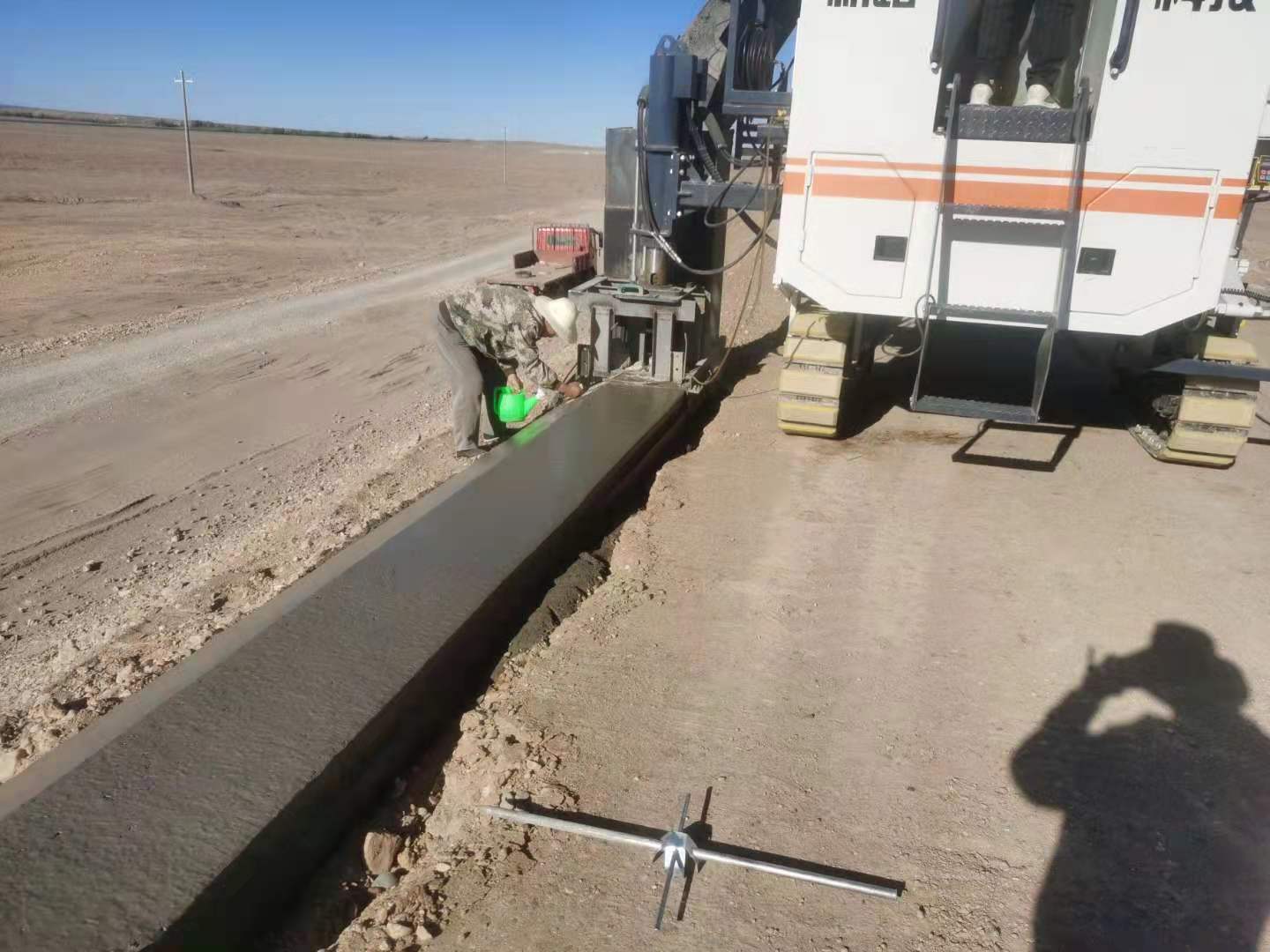 战戈壁 斗风沙 徐州新路缘克服艰难环境加紧滑模施工进度