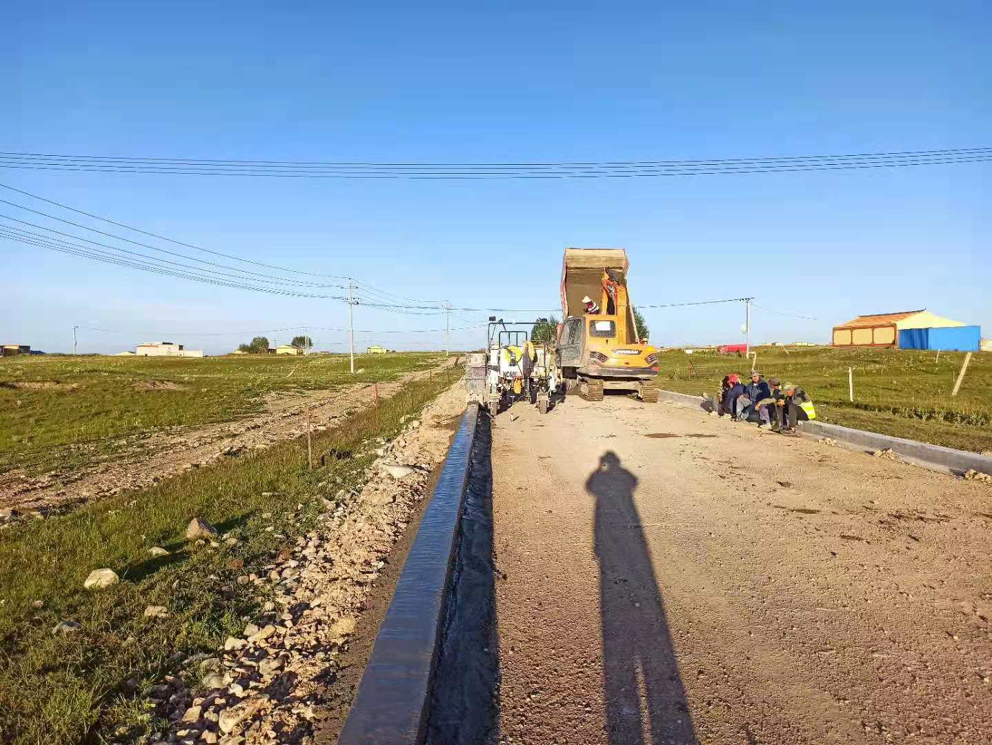 NC600路缘石滑模机滑模施工案例